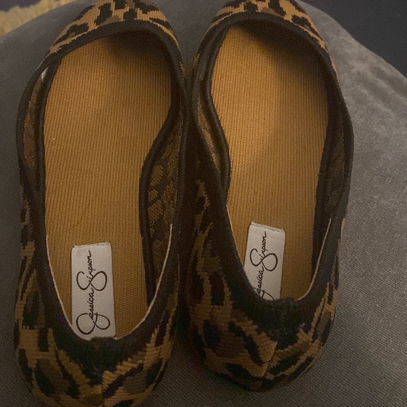 Leopard Flats Size 8 - Picture 3 of 3